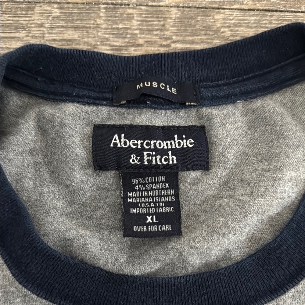 Abercrombie & Fitch Gray Long Sleeve Tee - Picture 5 of 5